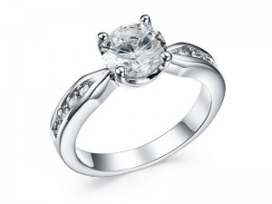Sterling Silver Round Brilliant Cut Moissanite Engagement Ring para sa mga Babaye